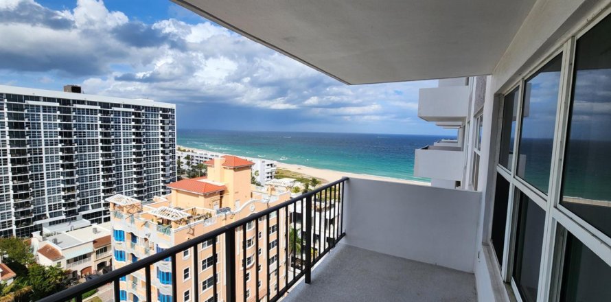 Condominio en Pompano Beach, Florida, 2 dormitorios  № 2077803