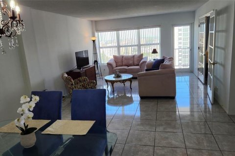 Condominio en alquiler en Pompano Beach, Florida, 2 dormitorios, 111.48 m2 № 2077803 - foto 9