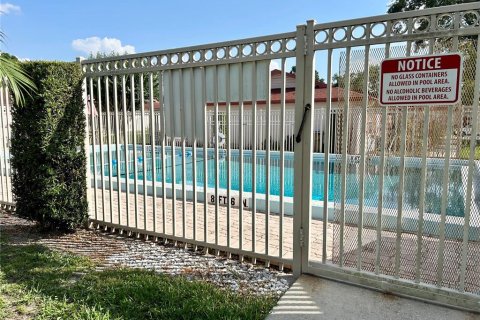 Casa en venta en Kissimmee, Florida, 2 dormitorios, 69.68 m2 № 1757901 - foto 19