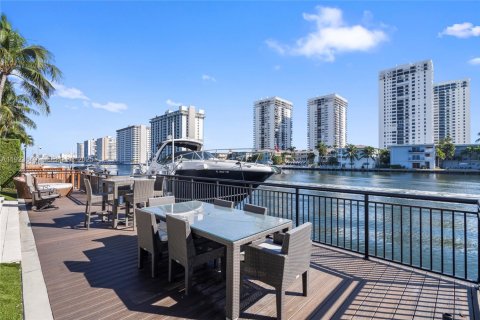 Casa en venta en Hollywood, Florida, 5 dormitorios, 453.55 m2 № 1982077 - foto 8