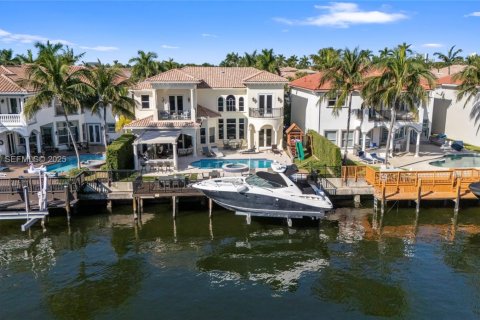 Casa en venta en Hollywood, Florida, 5 dormitorios, 453.55 m2 № 1982077 - foto 1