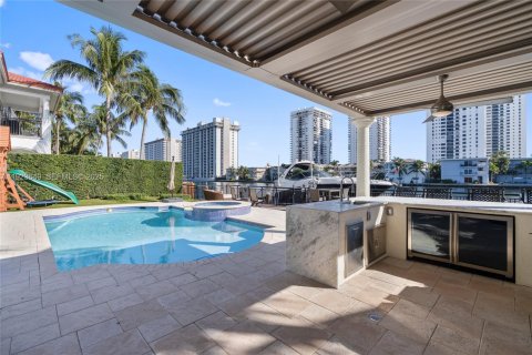 Casa en venta en Hollywood, Florida, 5 dormitorios, 453.55 m2 № 1982077 - foto 12