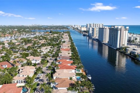 Casa en venta en Hollywood, Florida, 5 dormitorios, 453.55 m2 № 1982077 - foto 2