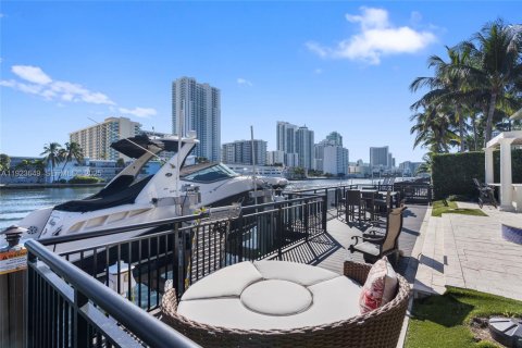 Casa en venta en Hollywood, Florida, 5 dormitorios, 453.55 m2 № 1982077 - foto 9