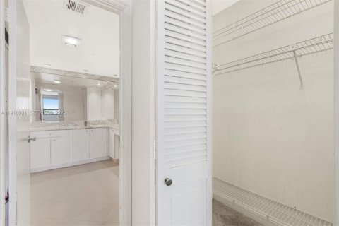 Copropriété à louer à Miami, Floride: 2 chambres, 174.84 m2 № 2019081 - photo 6