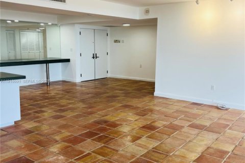 Copropriété à louer à Miami, Floride: 2 chambres, 174.84 m2 № 2019081 - photo 11