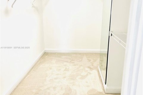 Copropriété à louer à Miami, Floride: 2 chambres, 174.84 m2 № 2019081 - photo 9