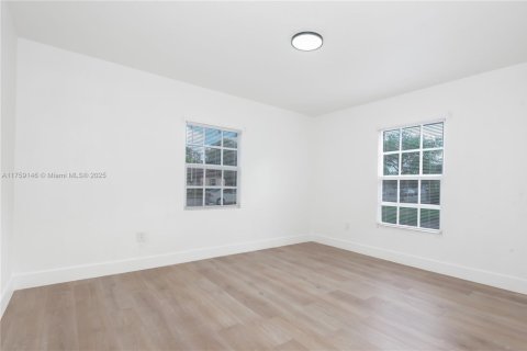 House in North Miami, Florida 3 bedrooms, 163.6 sq.m. № 1716316 - photo 30