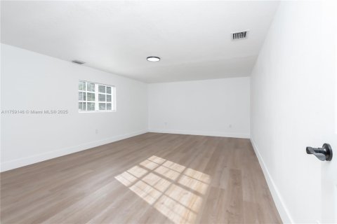 House in North Miami, Florida 3 bedrooms, 163.6 sq.m. № 1716316 - photo 21