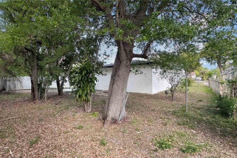 House in North Miami, Florida 3 bedrooms, 163.6 sq.m. № 1716316 - photo 7