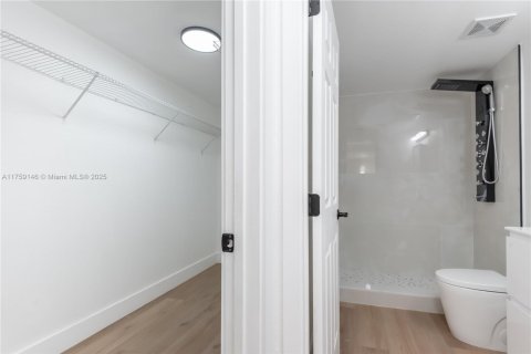 House in North Miami, Florida 3 bedrooms, 163.6 sq.m. № 1716316 - photo 27