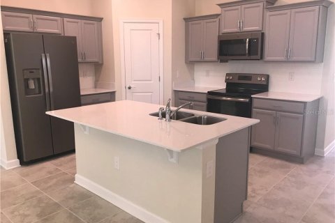 Villa ou maison à louer à Winter Garden, Floride: 4 chambres, 230.96 m2 № 2396653 - photo 3