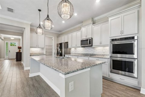 House in Tarpon Springs, Florida 5 bedrooms, 321.07 sq.m. № 2217094 - photo 13