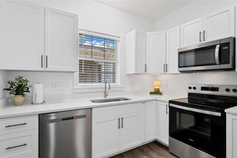 Villa ou maison à louer à Tampa, Floride: 2 chambres, 119.66 m2 № 2406314 - photo 20