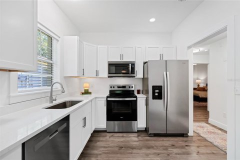 Villa ou maison à louer à Tampa, Floride: 2 chambres, 119.66 m2 № 2406314 - photo 19