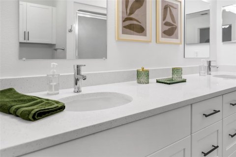 Villa ou maison à louer à Tampa, Floride: 2 chambres, 119.66 m2 № 2406314 - photo 30
