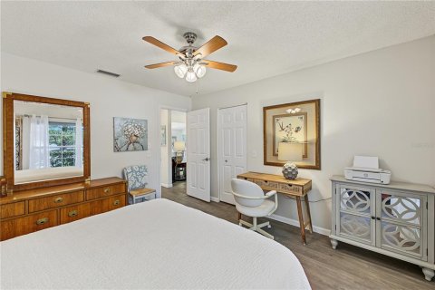 House in Spring Hill, Florida 2 bedrooms, 170.48 sq.m. № 2416693 - photo 25