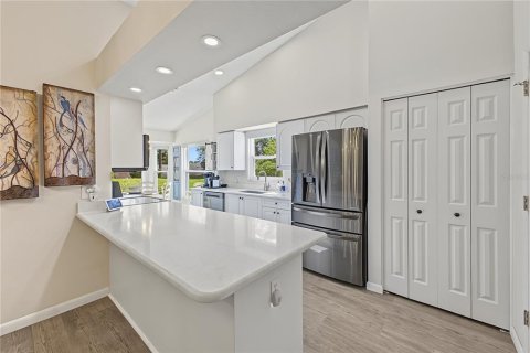 House in Spring Hill, Florida 2 bedrooms, 170.48 sq.m. № 2416693 - photo 13