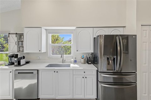 House in Spring Hill, Florida 2 bedrooms, 170.48 sq.m. № 2416693 - photo 16