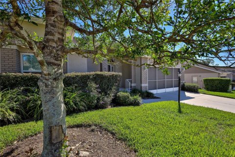 House in Spring Hill, Florida 2 bedrooms, 170.48 sq.m. № 2416693 - photo 3