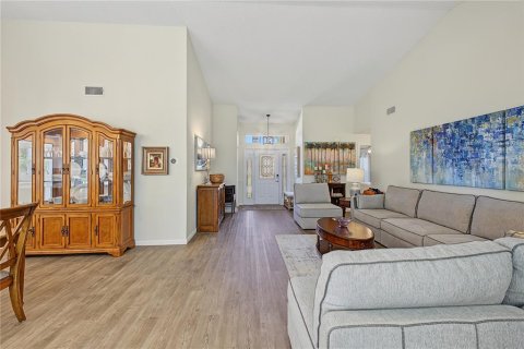 House in Spring Hill, Florida 2 bedrooms, 170.48 sq.m. № 2416693 - photo 7