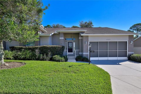 House in Spring Hill, Florida 2 bedrooms, 170.48 sq.m. № 2416693
