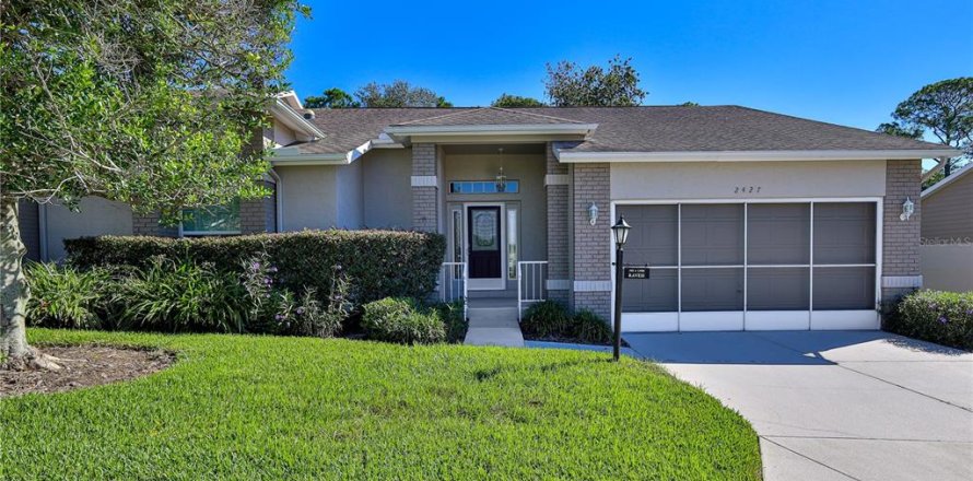 House in Spring Hill, Florida 2 bedrooms, 170.48 sq.m. № 2416693