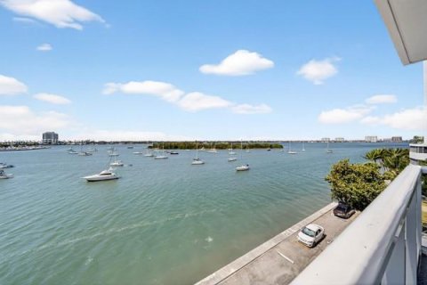 Снять в аренду кондоминиум в Норт-Бей-Виллидж, Флорида 2 спальни, 99.96м2, № 2031169 - фото 18