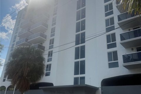 Кондоминиум с 2 спальнями в Норт-Бей-Виллидж, Флорида № 2031169