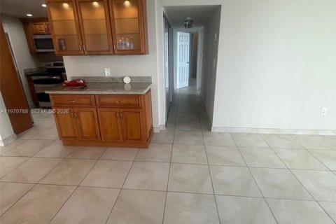 Снять в аренду кондоминиум в Норт-Бей-Виллидж, Флорида 2 спальни, 99.96м2, № 2031169 - фото 7