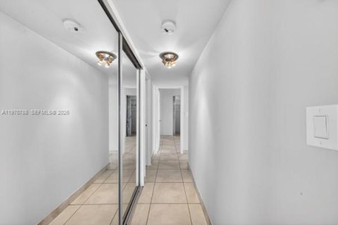 Снять в аренду кондоминиум в Норт-Бей-Виллидж, Флорида 2 спальни, 99.96м2, № 2031169 - фото 16