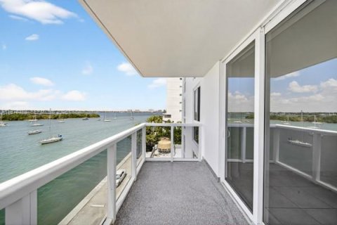 Снять в аренду кондоминиум в Норт-Бей-Виллидж, Флорида 2 спальни, 99.96м2, № 2031169 - фото 28