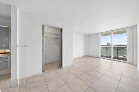 Снять в аренду кондоминиум в Норт-Бей-Виллидж, Флорида 2 спальни, 99.96м2, № 2031169 - фото 19