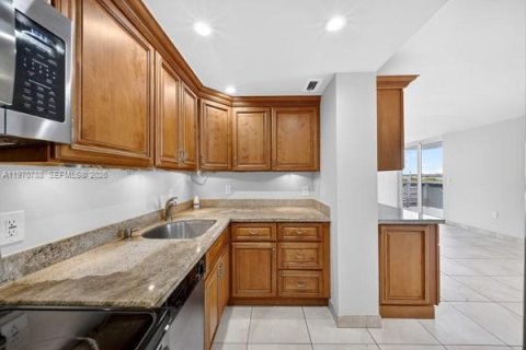 Снять в аренду кондоминиум в Норт-Бей-Виллидж, Флорида 2 спальни, 99.96м2, № 2031169 - фото 15