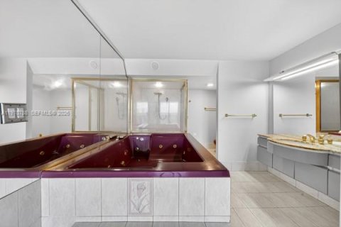 Снять в аренду кондоминиум в Норт-Бей-Виллидж, Флорида 2 спальни, 99.96м2, № 2031169 - фото 21