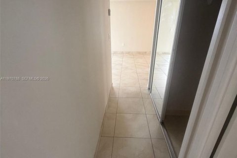 Снять в аренду кондоминиум в Норт-Бей-Виллидж, Флорида 2 спальни, 99.96м2, № 2031169 - фото 10