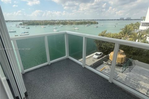 Снять в аренду кондоминиум в Норт-Бей-Виллидж, Флорида 2 спальни, 99.96м2, № 2031169 - фото 9