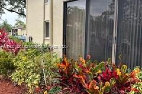 Condo in Greenacres, Florida, 2 bedrooms  № 1748813 - photo 11