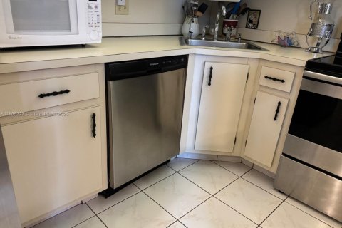 Condo in Greenacres, Florida, 2 bedrooms  № 1748813 - photo 5