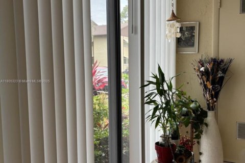 Condo in Greenacres, Florida, 2 bedrooms  № 1748813 - photo 15