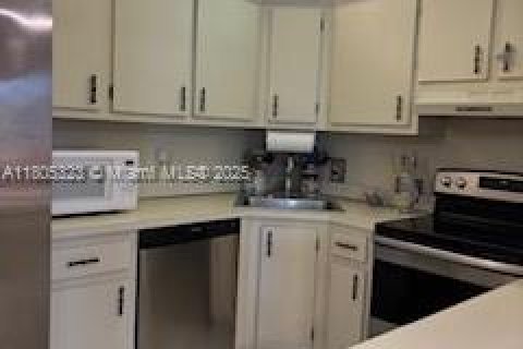 Condo in Greenacres, Florida, 2 bedrooms  № 1748813 - photo 3