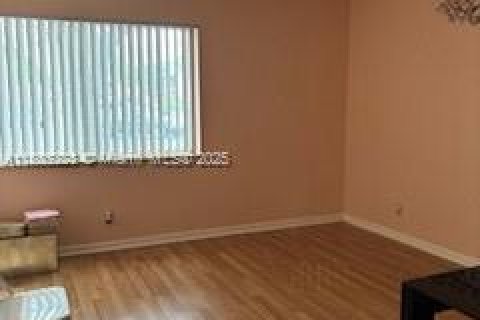 Condo in Greenacres, Florida, 2 bedrooms  № 1748813 - photo 27