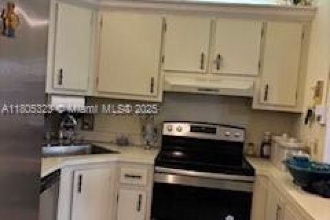 Condo in Greenacres, Florida, 2 bedrooms  № 1748813 - photo 2
