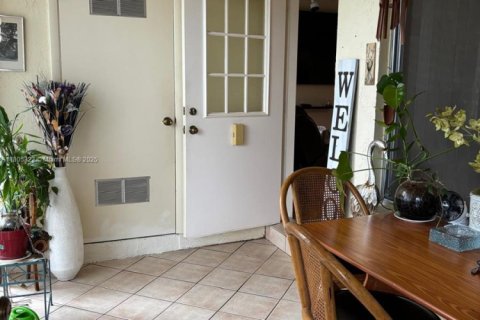 Condo in Greenacres, Florida, 2 bedrooms  № 1748813 - photo 16