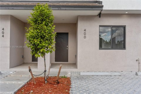 Townhouse in Florida City, Florida 4 bedrooms № 2067871 - photo 4