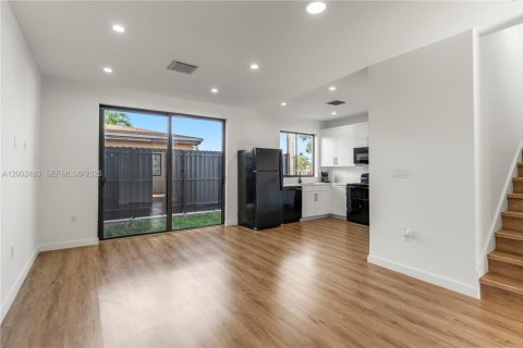 Townhouse in Florida City, Florida 4 bedrooms № 2067871