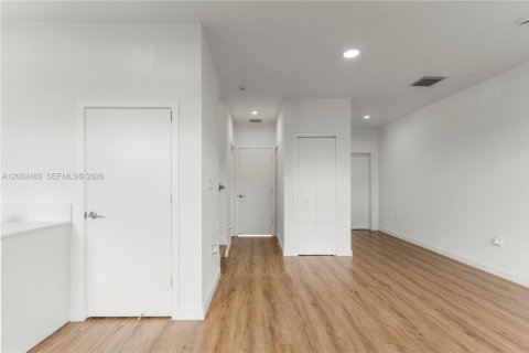 Townhouse in Florida City, Florida 4 bedrooms № 2067871 - photo 11