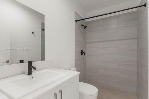 Townhouse in Florida City, Florida 4 bedrooms № 2067871 - photo 12