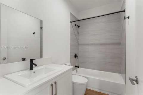 Townhouse in Florida City, Florida 4 bedrooms № 2067871 - photo 17