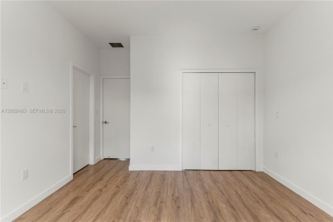 Townhouse in Florida City, Florida 4 bedrooms № 2067871 - photo 13